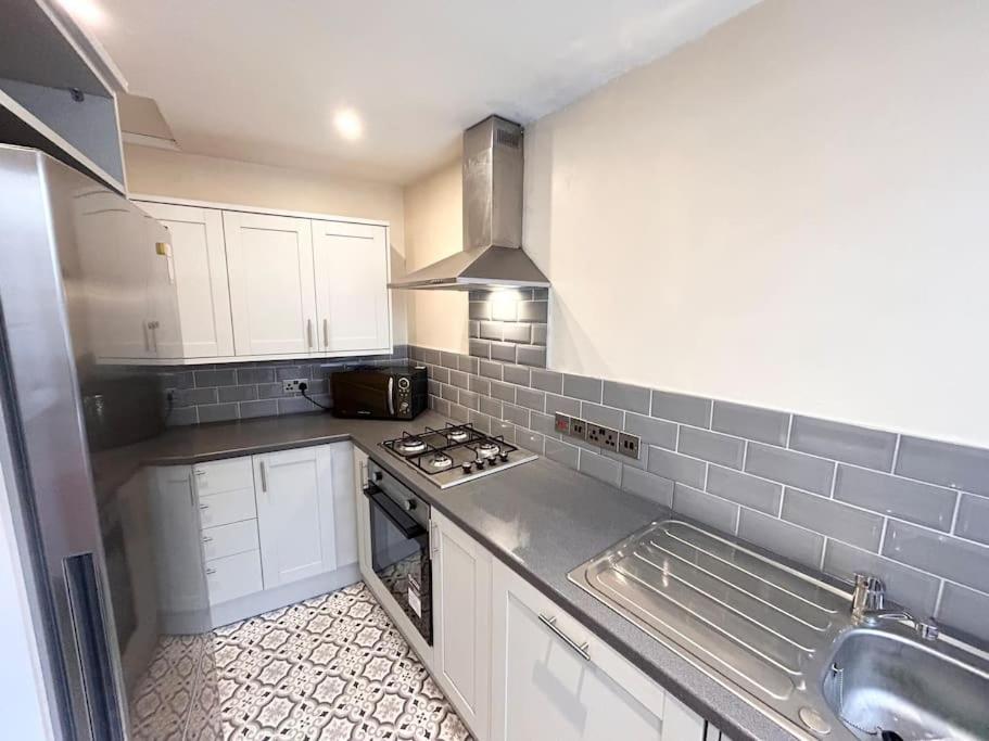 Snug Central Belfast Home, 2 Minutes From Ormeau Park! Exterior foto
